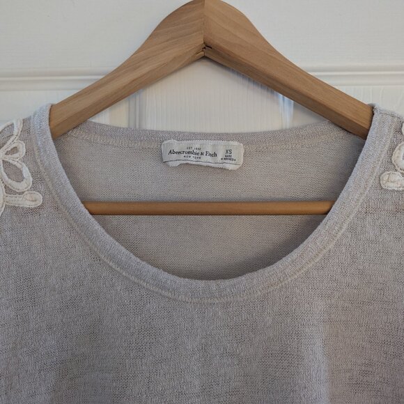 Abercrombie & Fitch boho embroidered cropped sweater size XS - Picture 4 of 13